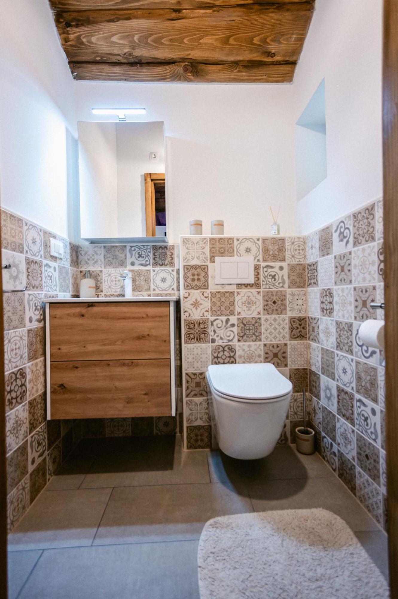 House Zrinski With Pool, Sauna & Jacuzzi