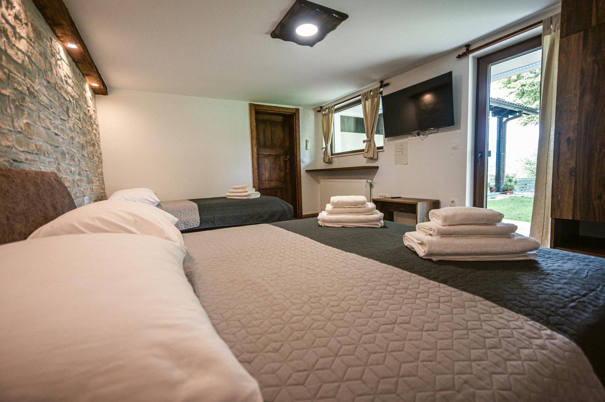 House Zrinski With Pool, Sauna & Jacuzzi