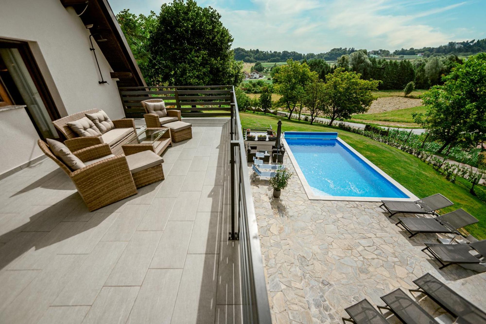 House Zrinski With Pool, Sauna & Jacuzzi Vakantiehuis *